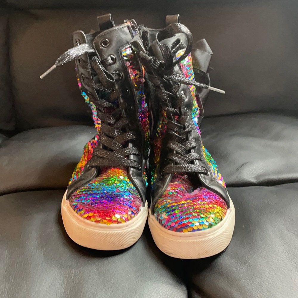 JoJo Siwa high-top sneakers with bows